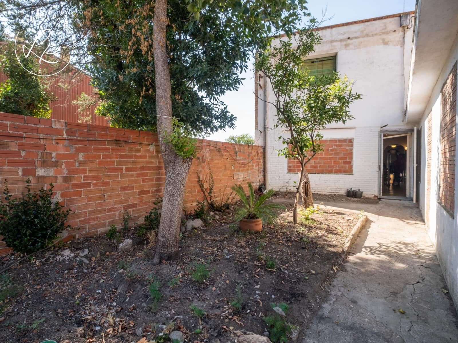 4 bedroom Villa for sale in Figueres with garage - € 205,000 (Ref: 9431694)