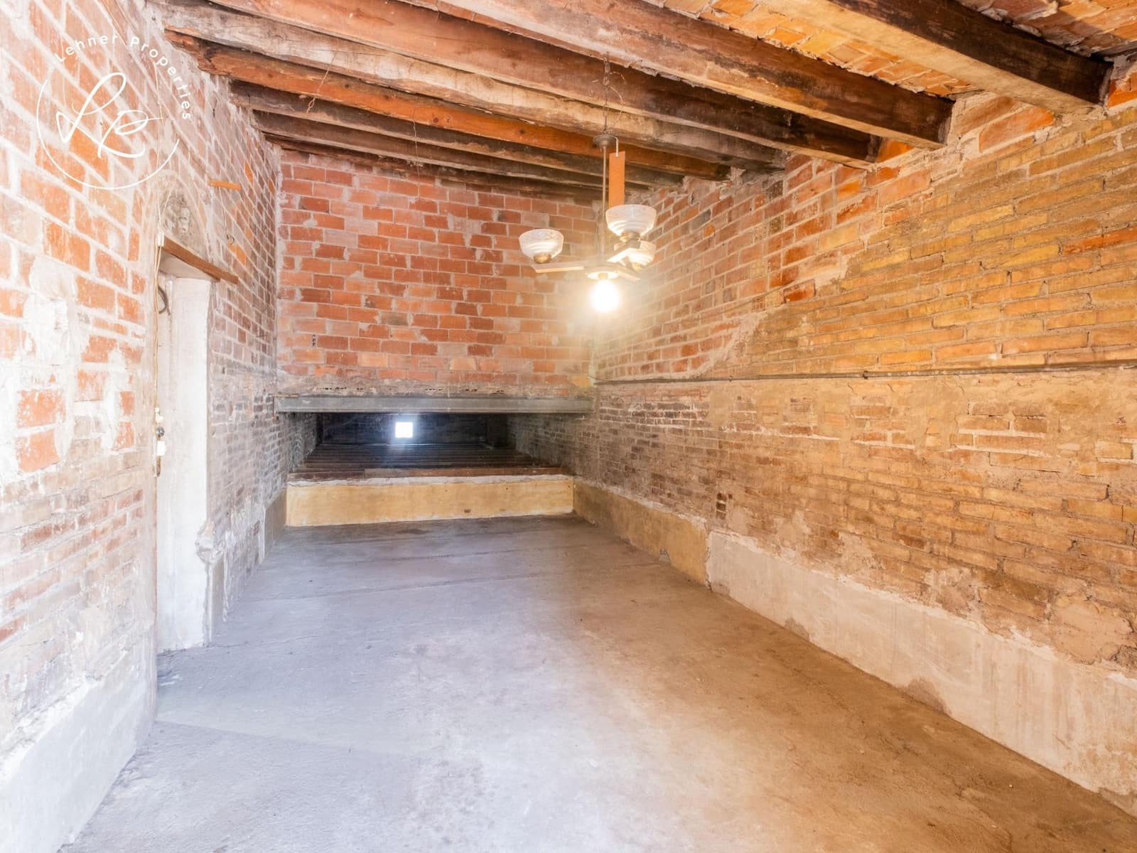 4 bedroom Villa for sale in Figueres with garage - € 205,000 (Ref: 9431694)