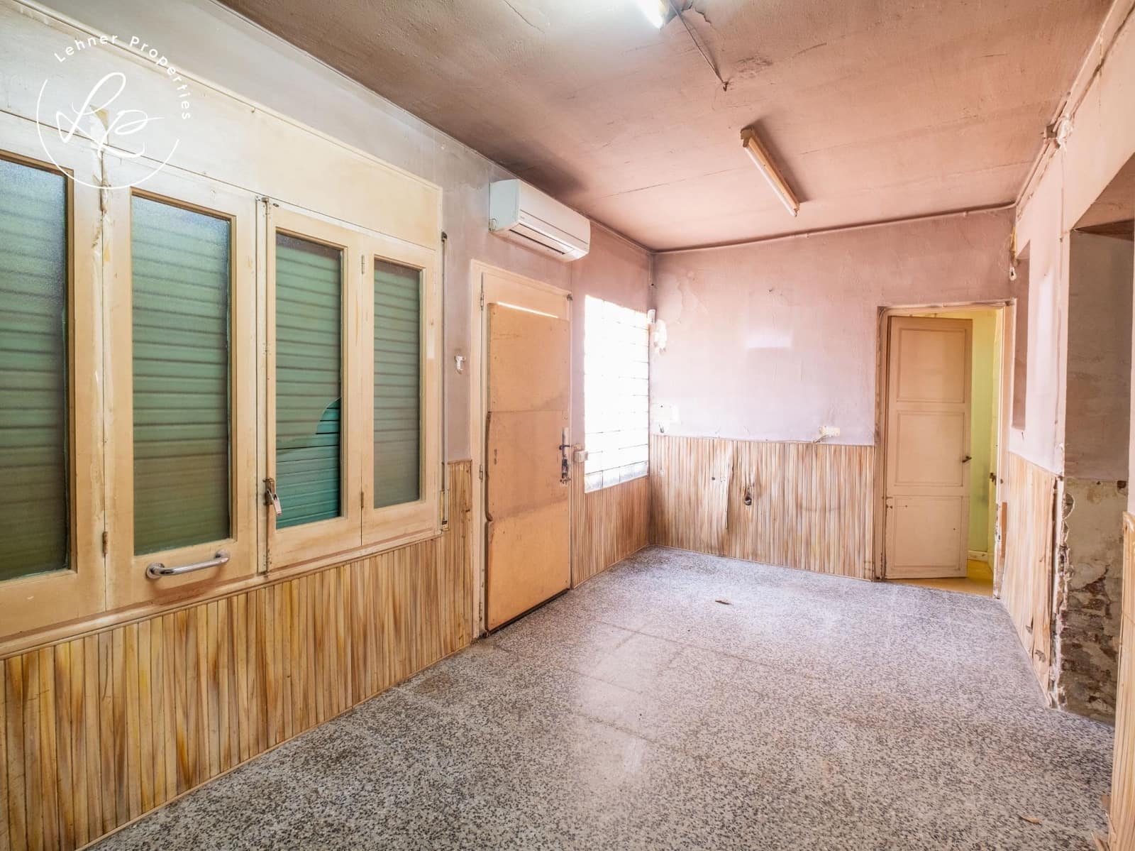 4 bedroom Villa for sale in Figueres with garage - € 205,000 (Ref: 9431694)