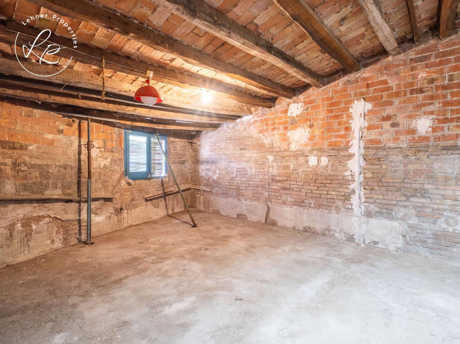 4 bedroom Villa for sale in Figueres with garage - € 205,000 (Ref: 9431694)