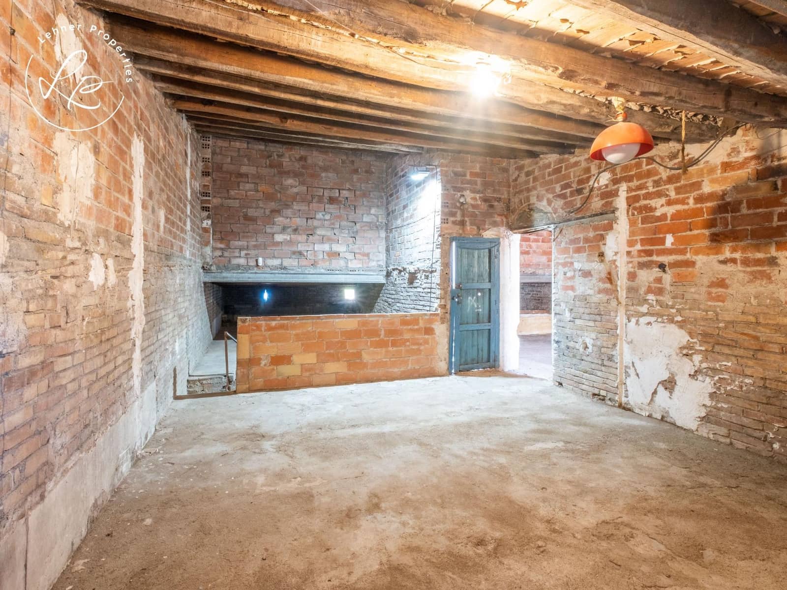 4 bedroom Villa for sale in Figueres with garage - € 205,000 (Ref: 9431694)