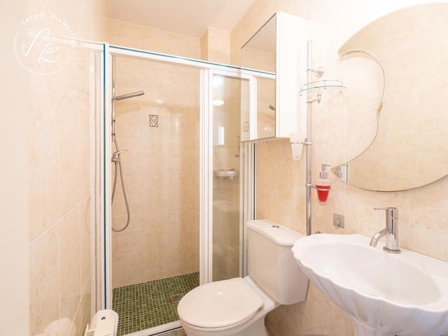 2 makuuhuone Omakotitalo myytävänä paikassa Llançà mukana 
autotalli - 450 000 € (Ref: 9431695)