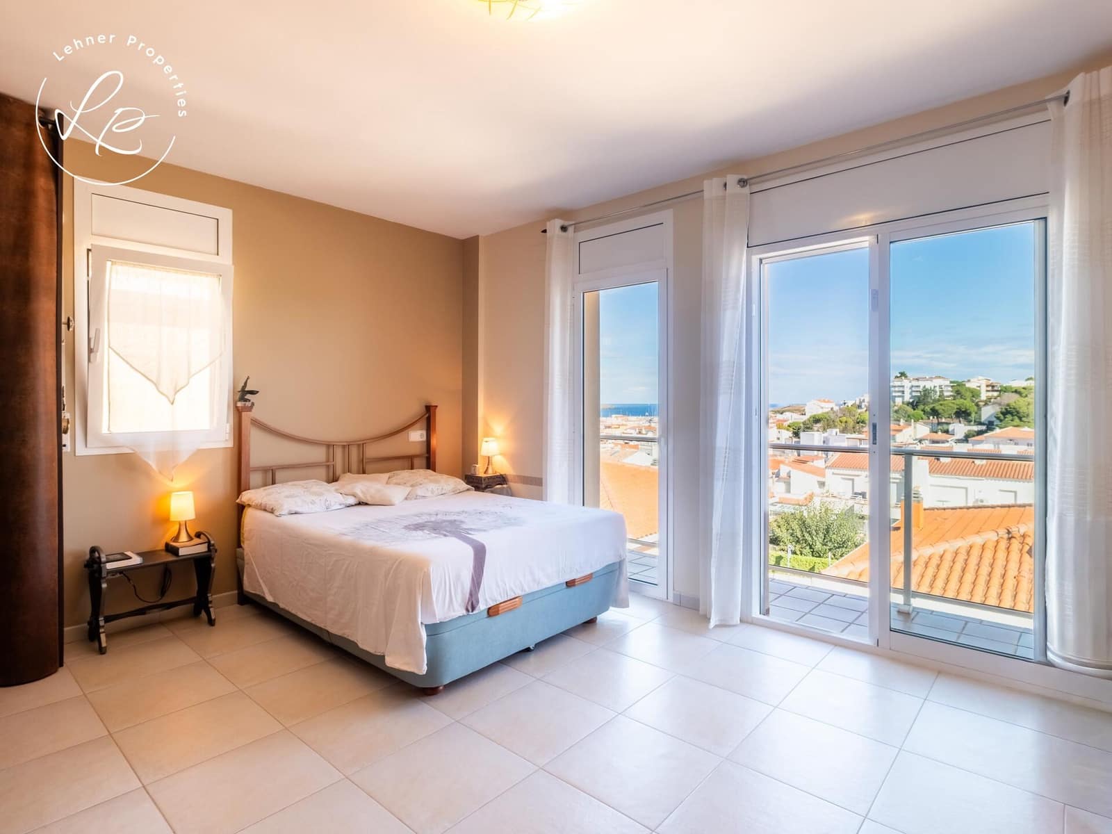 2 makuuhuone Omakotitalo myytävänä paikassa Llanca mukana 
autotalli - 450 000 € (Ref: 9431695)