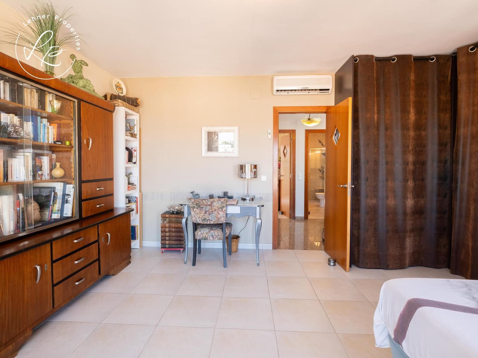 2 makuuhuone Omakotitalo myytävänä paikassa Llanca mukana 
autotalli - 450 000 € (Ref: 9431695)