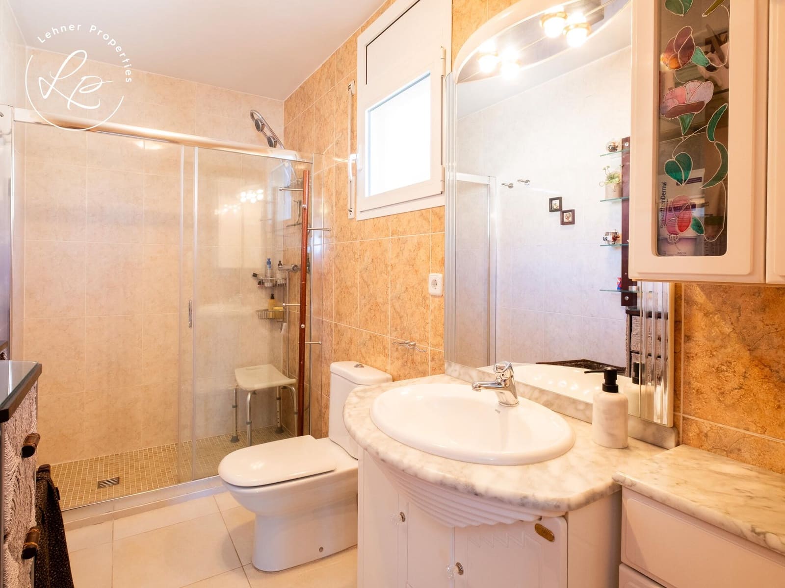 2 makuuhuone Omakotitalo myytävänä paikassa Llanca mukana 
autotalli - 450 000 € (Ref: 9431695)