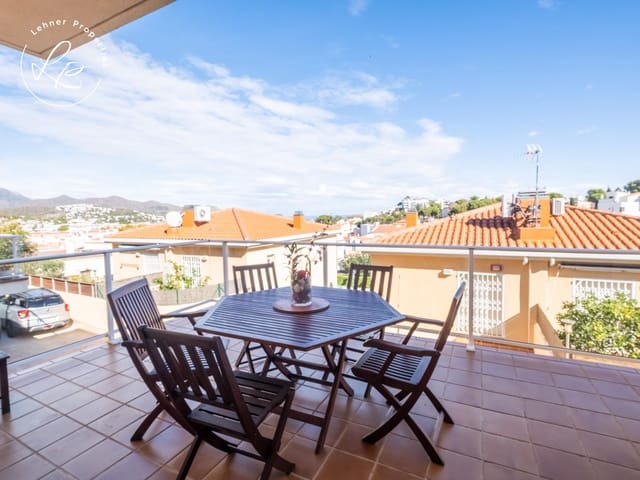 3 bedroom Townhouse for sale in Llançà with garage - € 435,000 (Ref: 9431695)