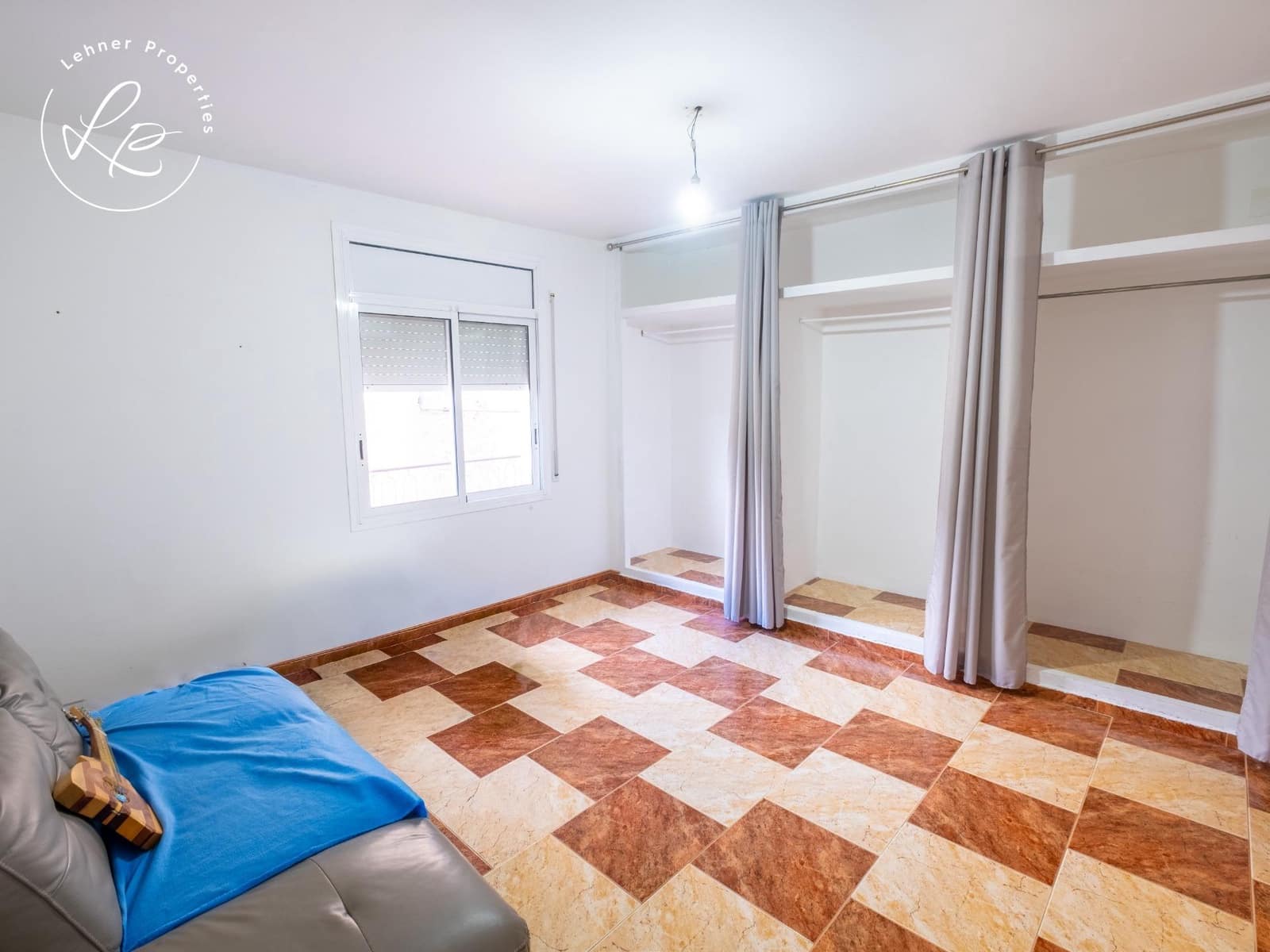 4 bedroom Villa for sale in Vilajuiga with garage - € 320,000 (Ref: 9604943)