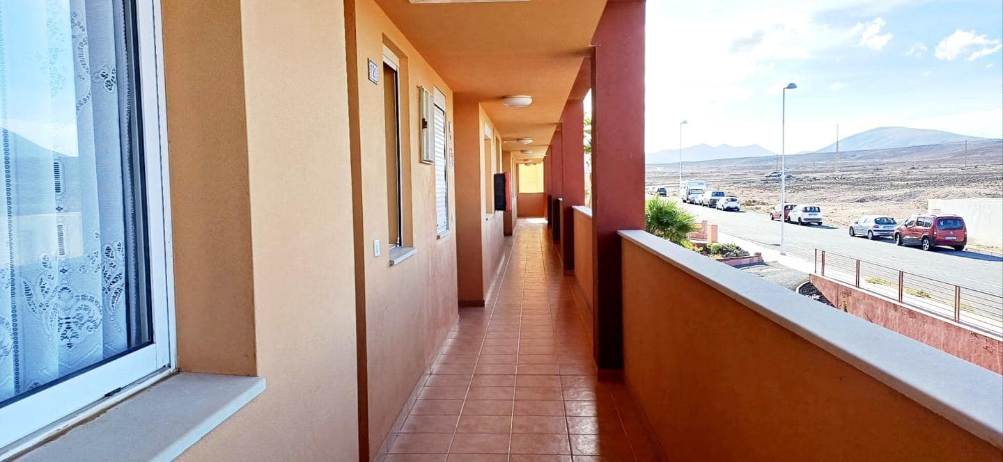 2 sovrum Lägenhet att hyra i La Oliva med pool garage - 1 200 € (Ref: 10009722)