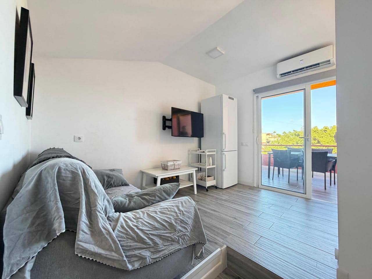 Leilighet til leie i San Agustin med svømmebasseng - € 900 (Ref: 10016657)