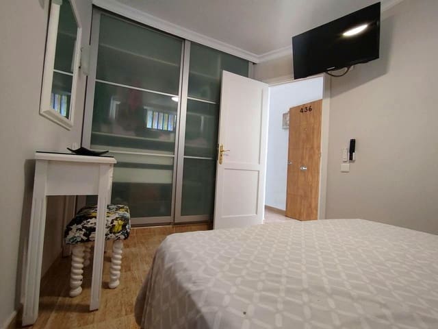 1 makuuhuone Asunto vuokrattavana paikassa Playa del Inglés, San Bartolomé de Tirajana mukana uima-altaan - 1 400 € (Ref: 10031250)