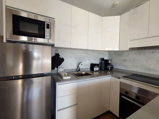 1 makuuhuone Asunto vuokrattavana paikassa Playa del Inglés, San Bartolomé de Tirajana mukana uima-altaan - 1 400 € (Ref: 10031250)