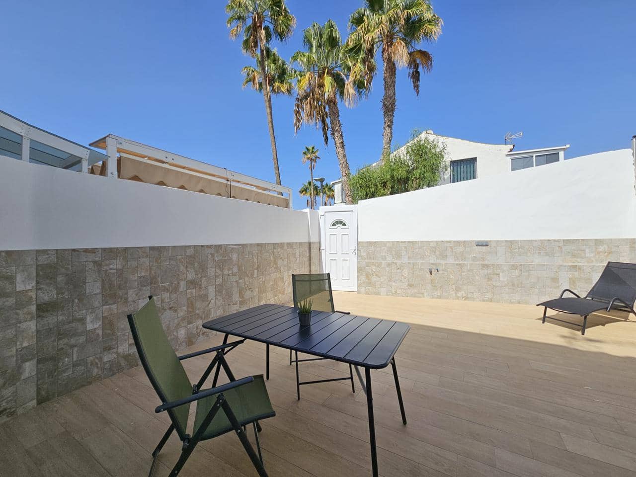 2 soveværelse Lejlighed til leje i Sonneland med swimmingpool - € 1.350 (Ref: 10031251)