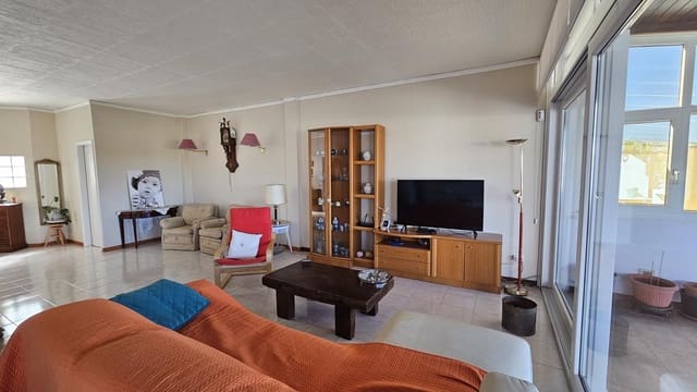 4 bedroom Villa for rent in San Fernando, Moya - € 2,600 (Ref: 10039008)