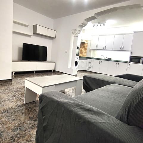 3 quarto Apartamento para arrendar em Telde - 950 € (Ref: 10061039)