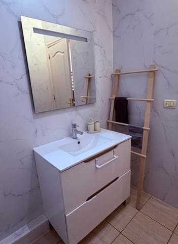 2 soverom Leilighet til leie i Valverde - € 1 050 (Ref: 10076947)