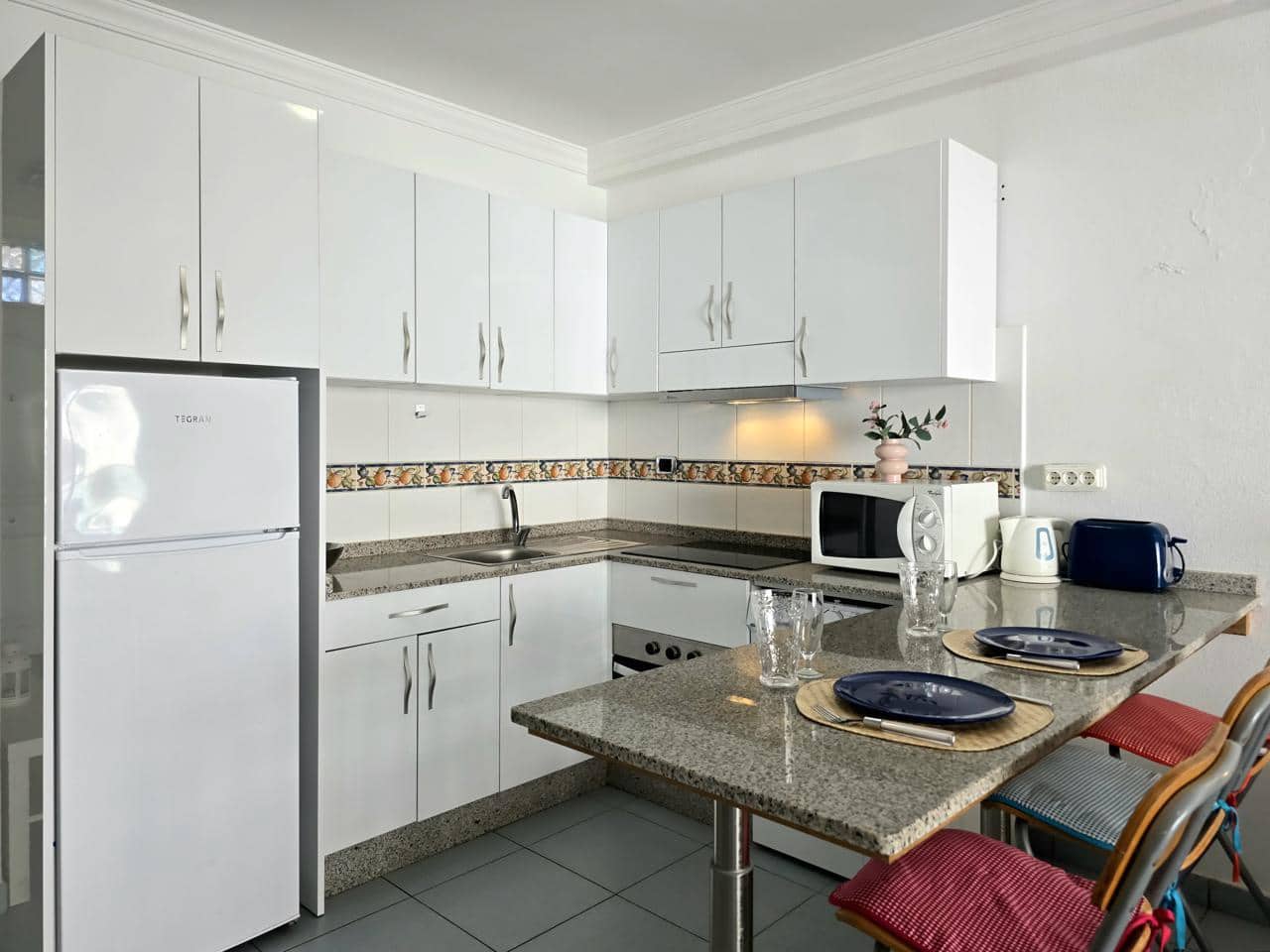Apartamento para arrendar em Mogan - 1 200 € (Ref: 10076950)