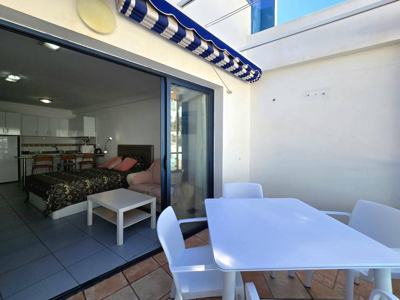 Apartamento para arrendar em Mogan - 1 200 € (Ref: 10076950)
