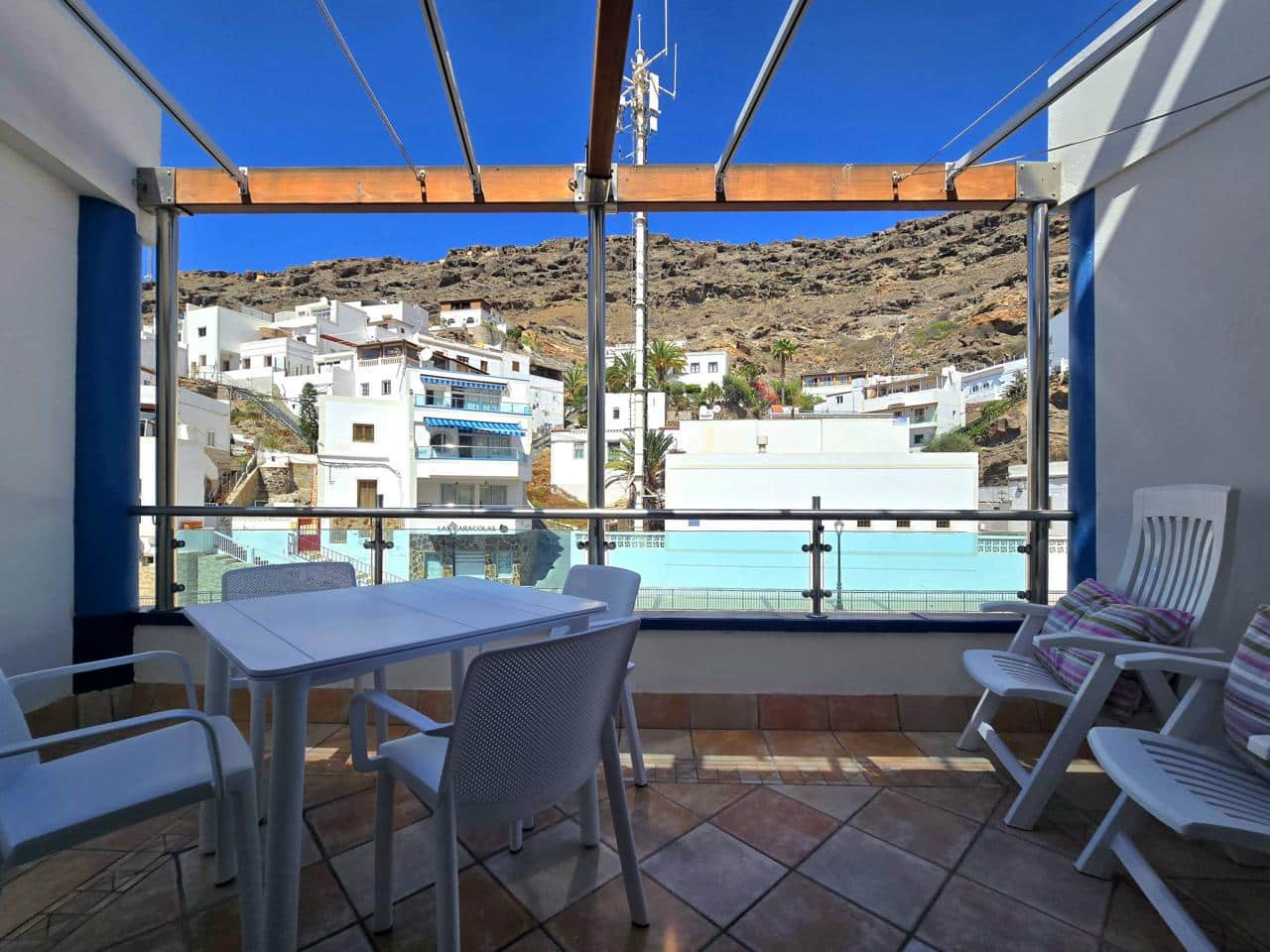Apartamento para arrendar em Mogan - 1 200 € (Ref: 10076950)