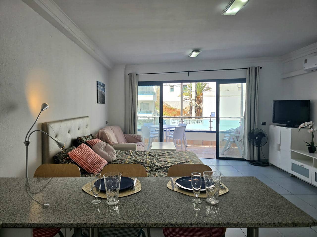 Apartamento para arrendar em Mogan - 1 200 € (Ref: 10076950)