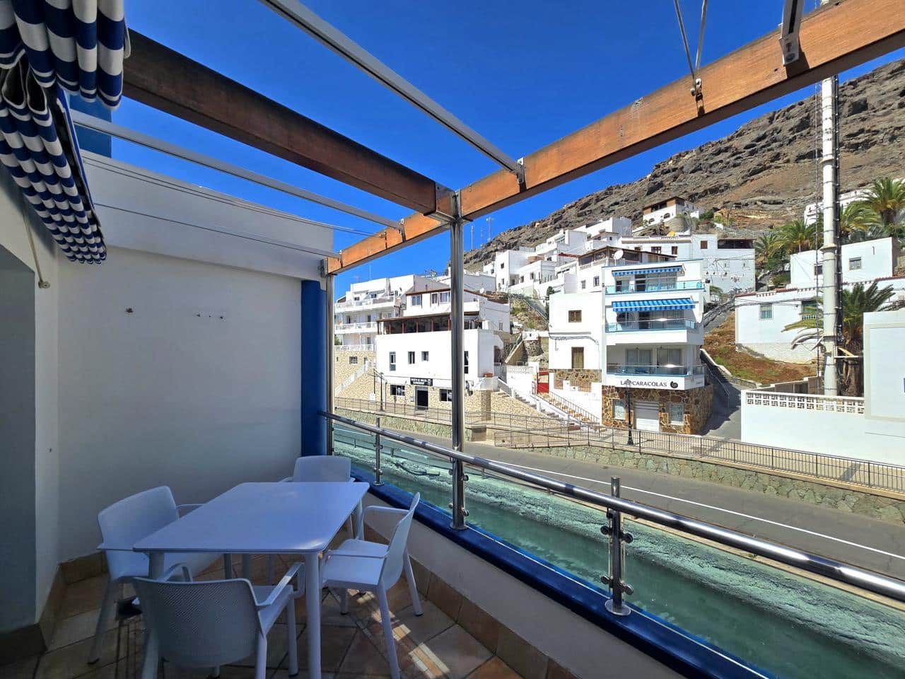 Apartamento para arrendar em Mogan - 1 200 € (Ref: 10076950)