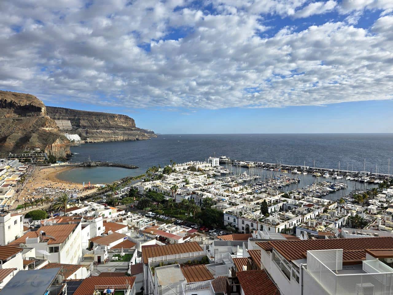 Apartamento para arrendar em Mogan - 1 200 € (Ref: 10076950)