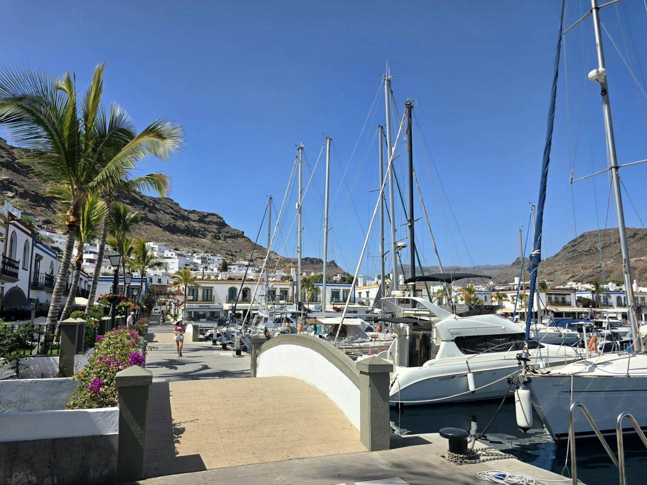 Apartamento para arrendar em Mogan - 1 200 € (Ref: 10076950)