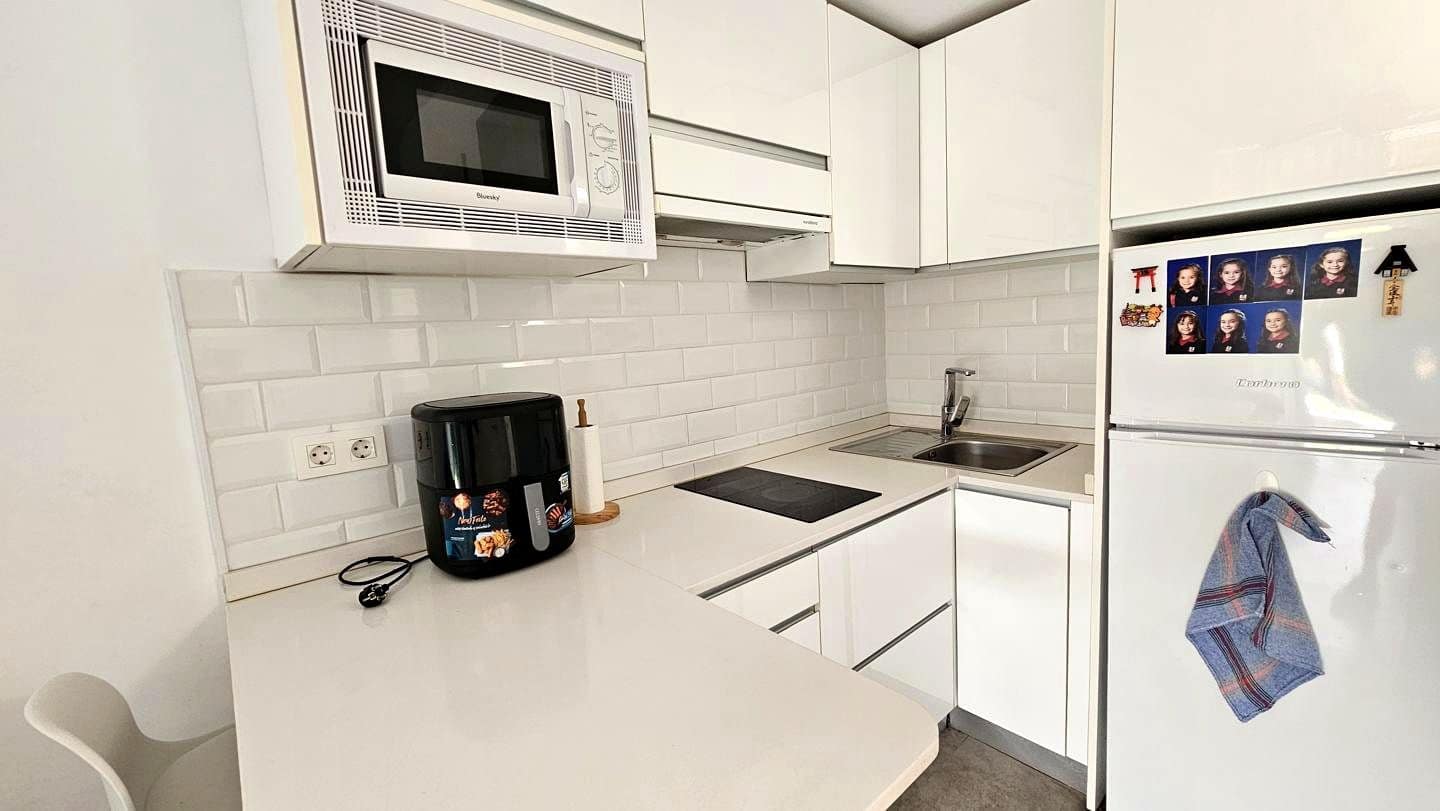 1 sovrum Lägenhet att hyra i Sonneland med pool - 1 000 € (Ref: 10095792)