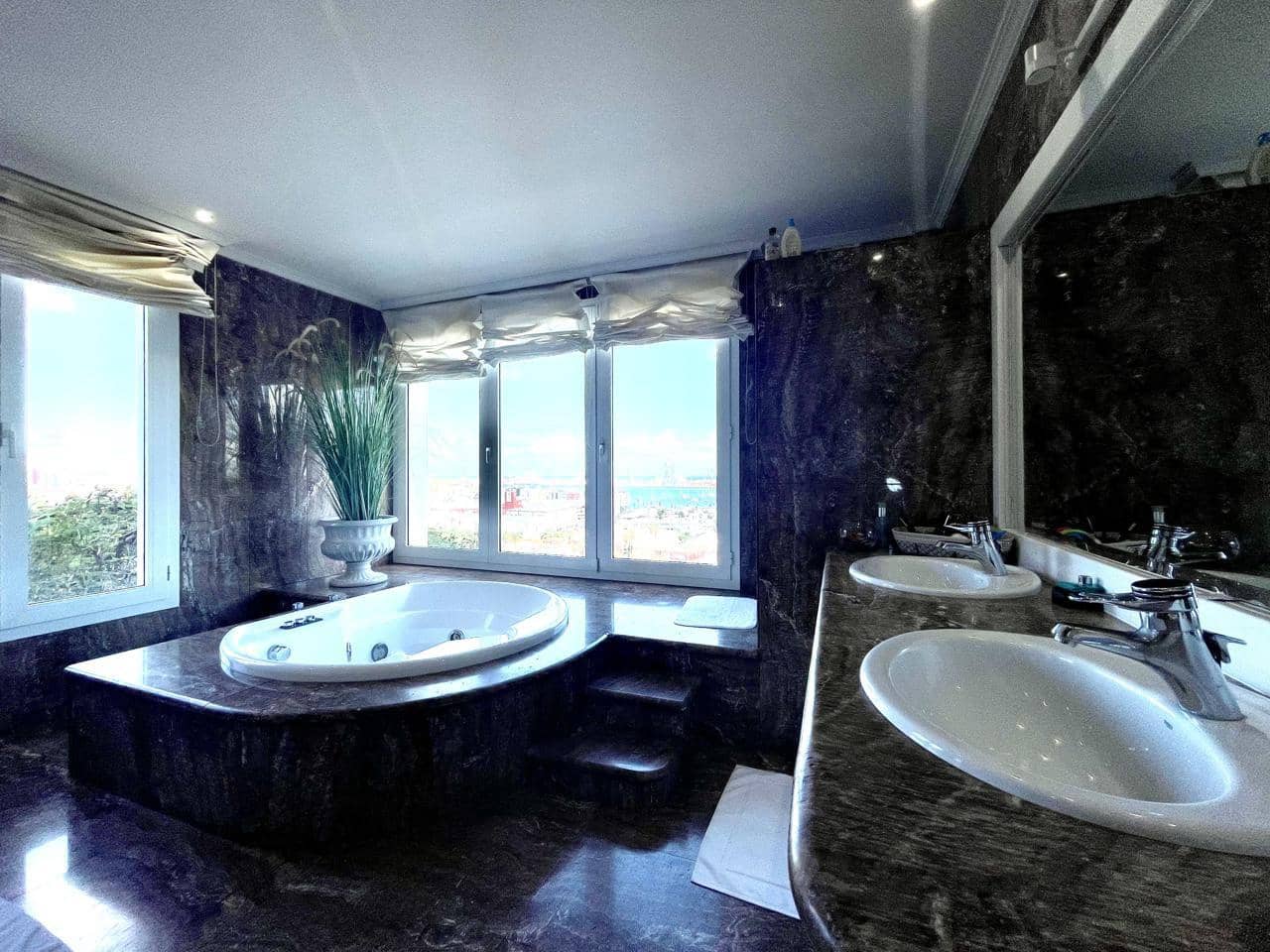 5 quarto Moradia para venda em Las Palmas de Gran Canaria com piscina garagem - 2 300 000 € (Ref: 10095793)