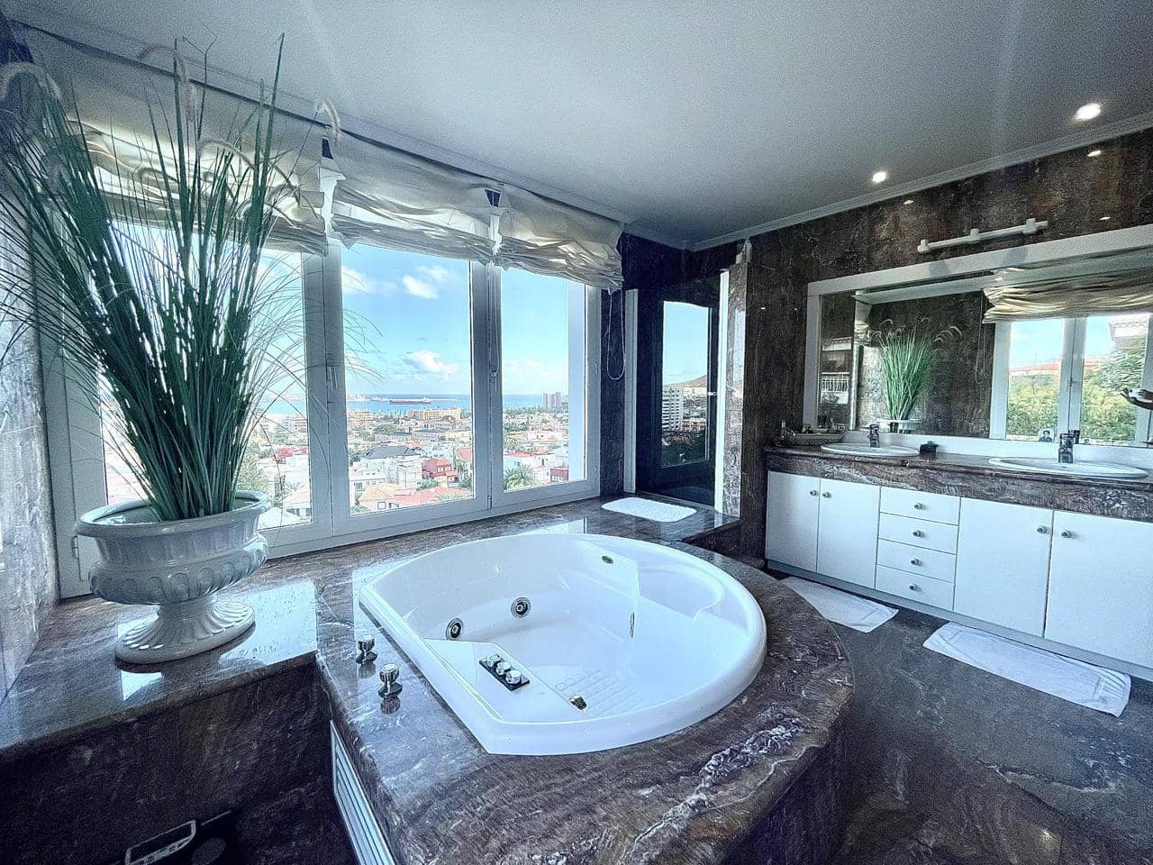 5 quarto Moradia para venda em Las Palmas de Gran Canaria com piscina garagem - 2 300 000 € (Ref: 10095793)