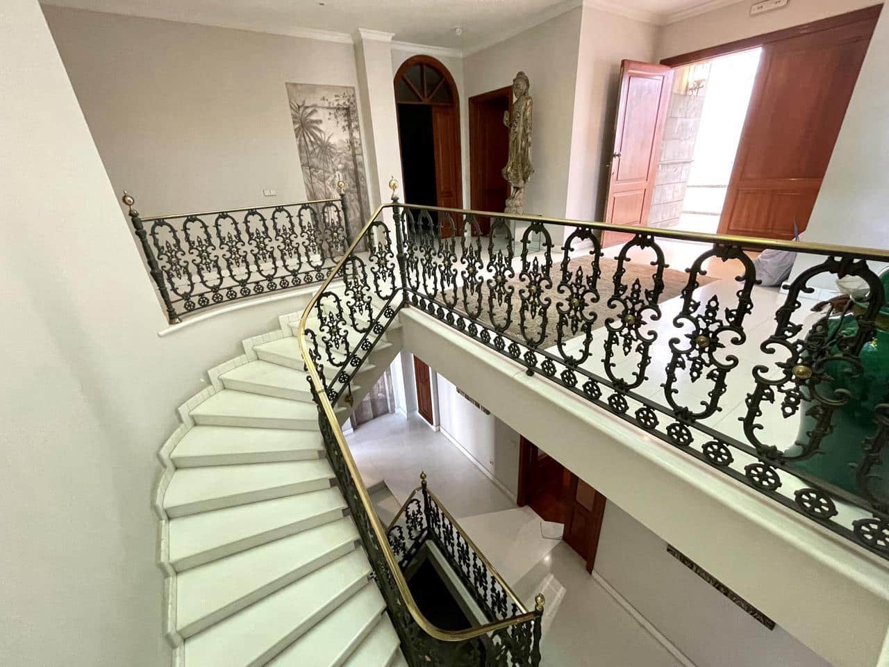 5 quarto Moradia para venda em Las Palmas de Gran Canaria com piscina garagem - 2 300 000 € (Ref: 10095793)