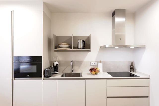 2 soveværelse Lejlighed til leje i San Cristóbal de La Laguna - € 1.700 (Ref: 10099420)