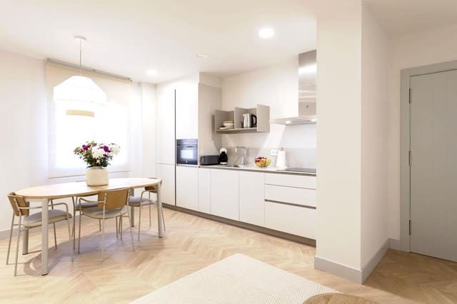 2 soveværelse Lejlighed til leje i San Cristóbal de La Laguna - € 1.700 (Ref: 10099420)