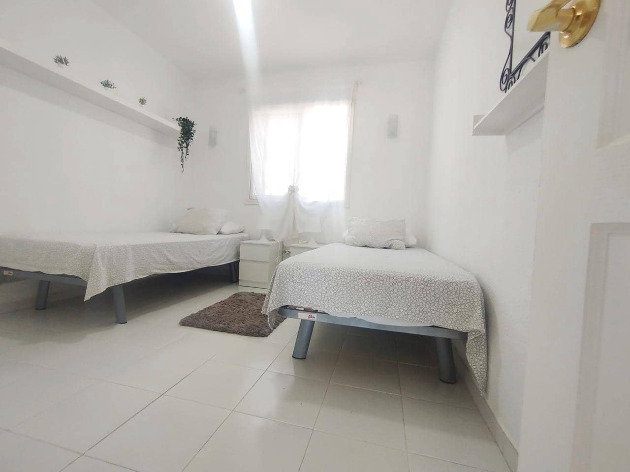 2 soverom Bungalow til leie i Sonneland med svømmebasseng - € 1 250 (Ref: 10099421)