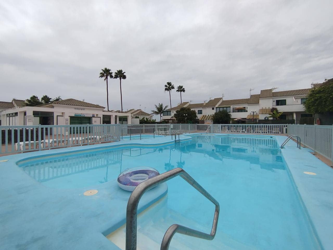 1 bedroom Villa for rent in Sonneland with pool - € 1,300 (Ref: 10118421)