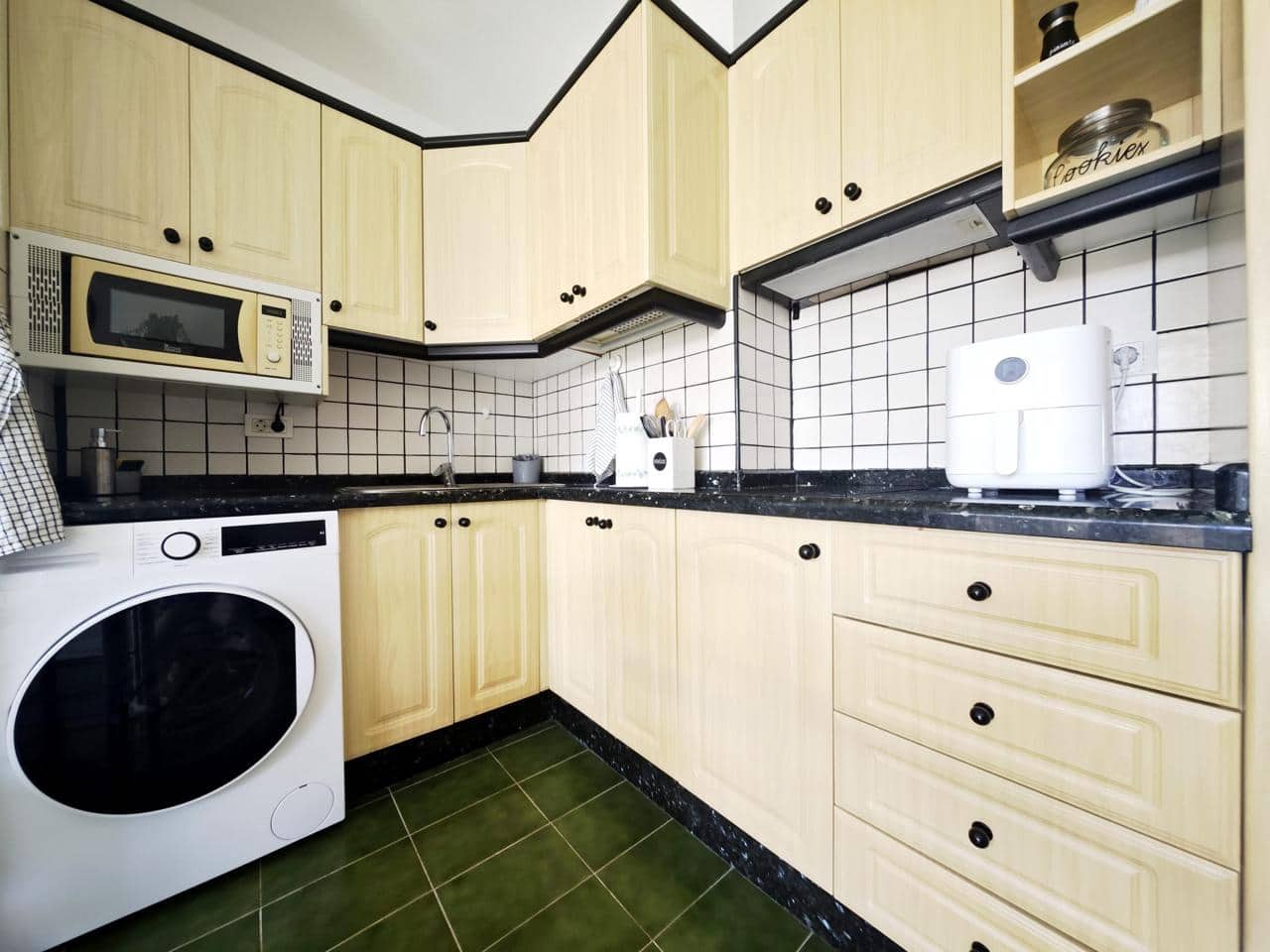 Appartement de 1 chambre à louer à Sonneland avec piscine - 1 100 € (Ref: 10130387)