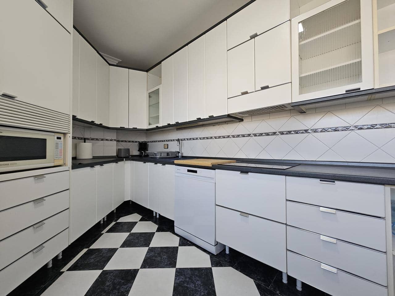 3 soverom Leilighet til leie i Arinaga med garasje - € 1 300 (Ref: 10145033)