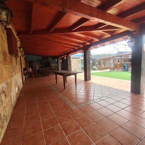 3 makuuhuone Huvila vuokrattavana paikassa Santa María de Guía de Gran Canaria mukana 
autotalli - 1 800 € (Ref: 10167916)