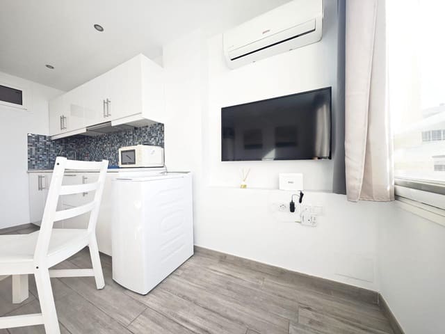 Piso de 1 habitación en Playa del Inglés, San Bartolomé de Tirajana en venta con piscina - 220.000 € (Ref: 10175463)