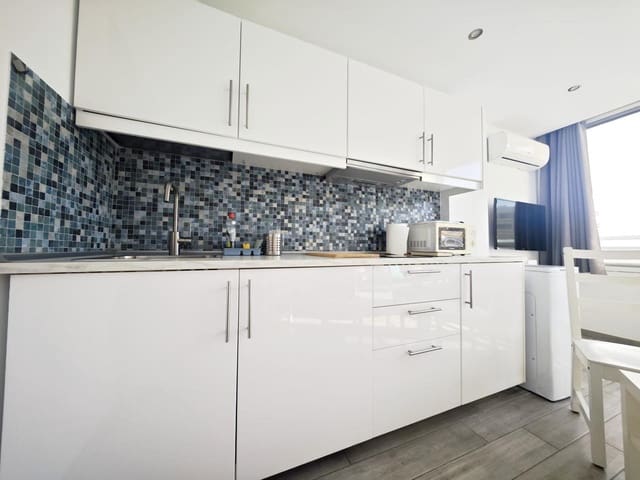 Piso de 1 habitación en Playa del Inglés, San Bartolomé de Tirajana en venta con piscina - 220.000 € (Ref: 10175463)