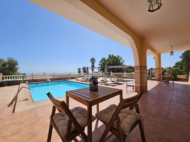 Chalet de 2 habitaciones en El Salobre, San Bartolomé de Tirajana en alquiler con piscina garaje - 2.400 € (Ref: 10182307)