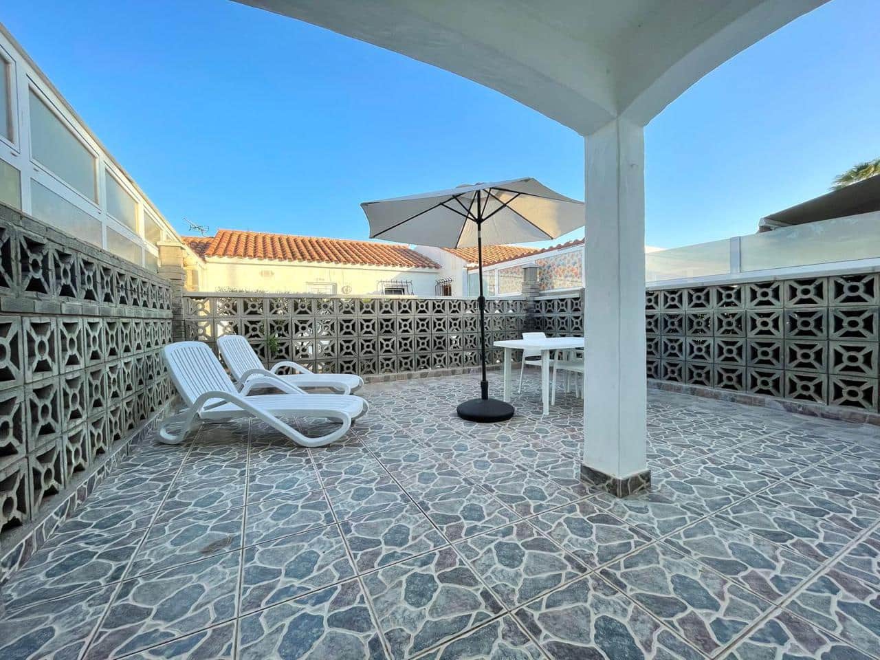 1 makuuhuone Bungalow vuokrattavana paikassa Playa del Ingles mukana uima-altaan - 1 050 € (Ref: 6342798)