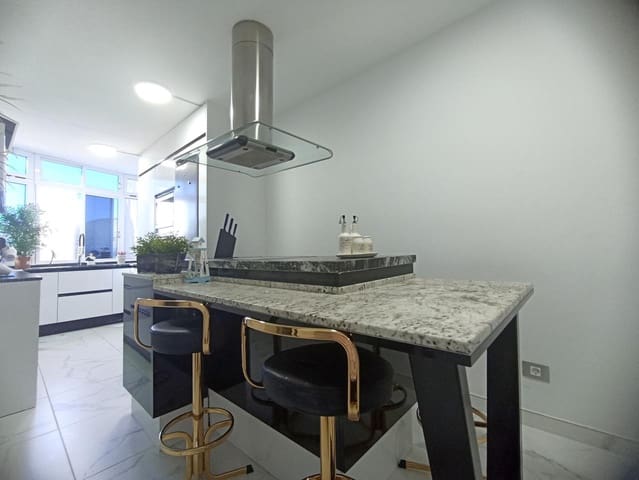 3 bedroom Flat for rent in Maspalomas, San Bartolomé de Tirajana with garage - € 1,700 (Ref: 7839855)