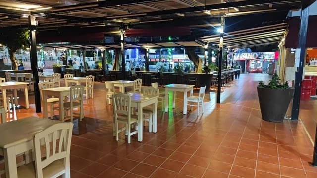 1 quarto Empresa para arrendar em Maspalomas, San Bartolomé de Tirajana - 1 000 € (Ref: 8008153)