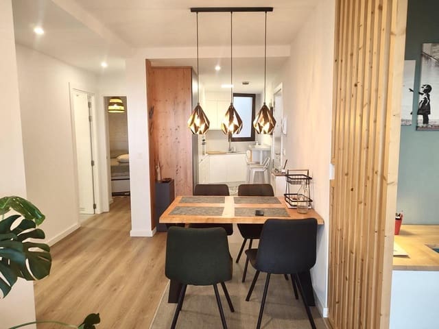 2 bedroom Flat for rent in San Cristóbal de La Laguna with garage - € 1,250 (Ref: 8409247)