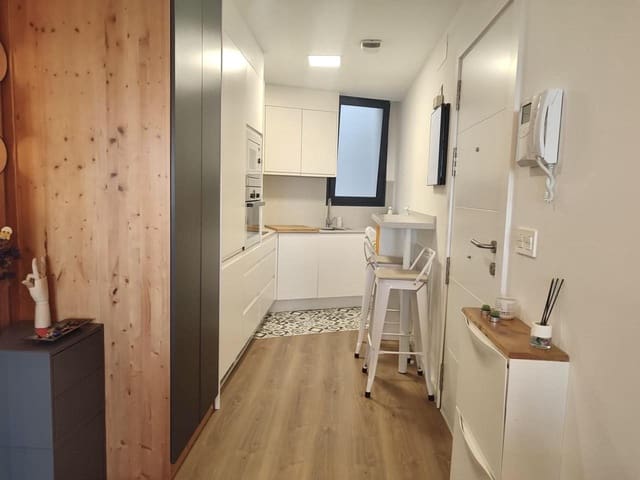 2 bedroom Flat for rent in San Cristóbal de La Laguna with garage - € 1,250 (Ref: 8409247)