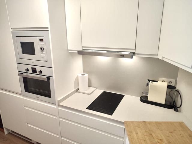 2 bedroom Flat for rent in San Cristóbal de La Laguna with garage - € 1,250 (Ref: 8409247)