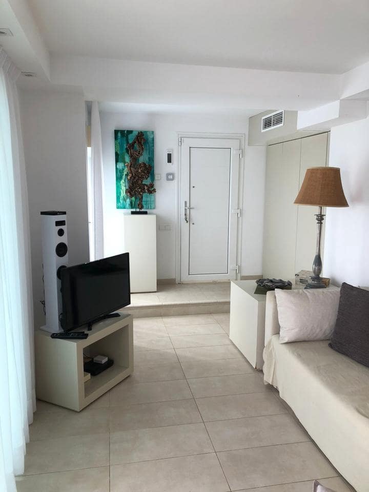 3 quarto Bungalow para arrendar em San Bartolome de Tirajana com piscina - 2 000 € (Ref: 8428162)