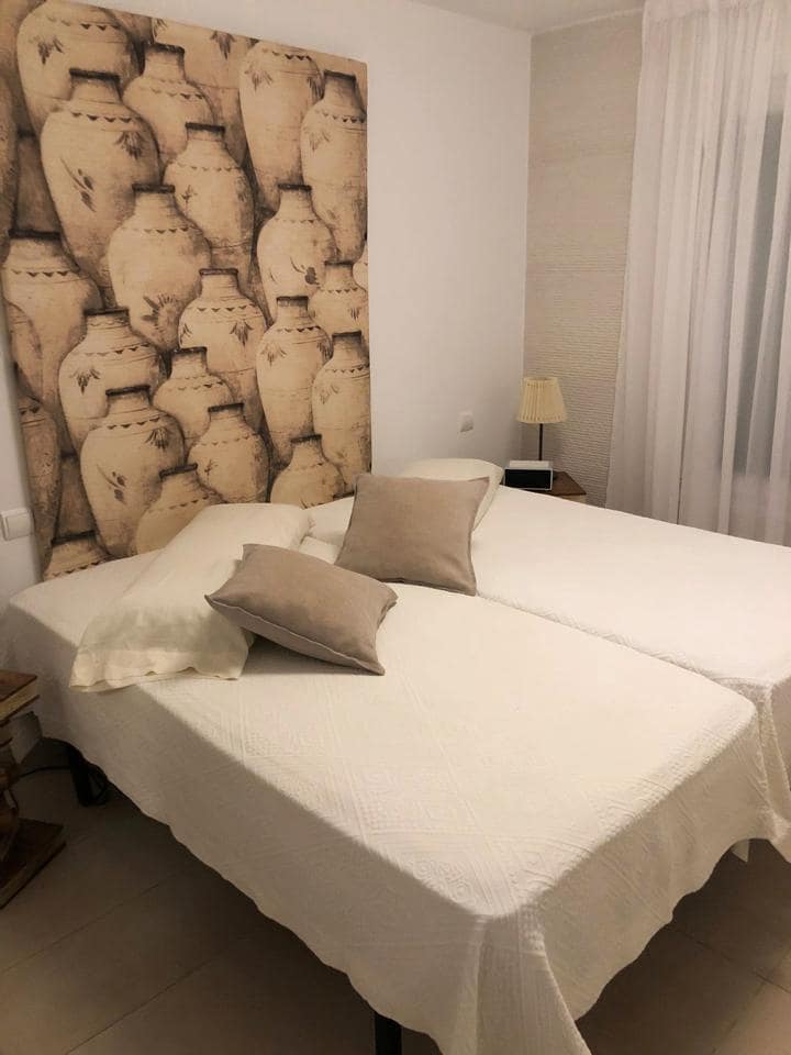 3 quarto Bungalow para arrendar em San Bartolome de Tirajana com piscina - 2 000 € (Ref: 8428162)