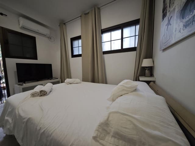 Flat for rent in Maspalomas, San Bartolomé de Tirajana with pool - € 900 (Ref: 8439477)