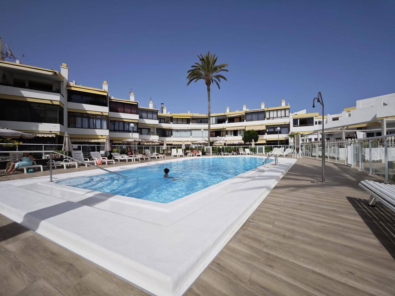 Flat te huur in Maspalomas met zwembad - € 900 (Ref: 8439477)